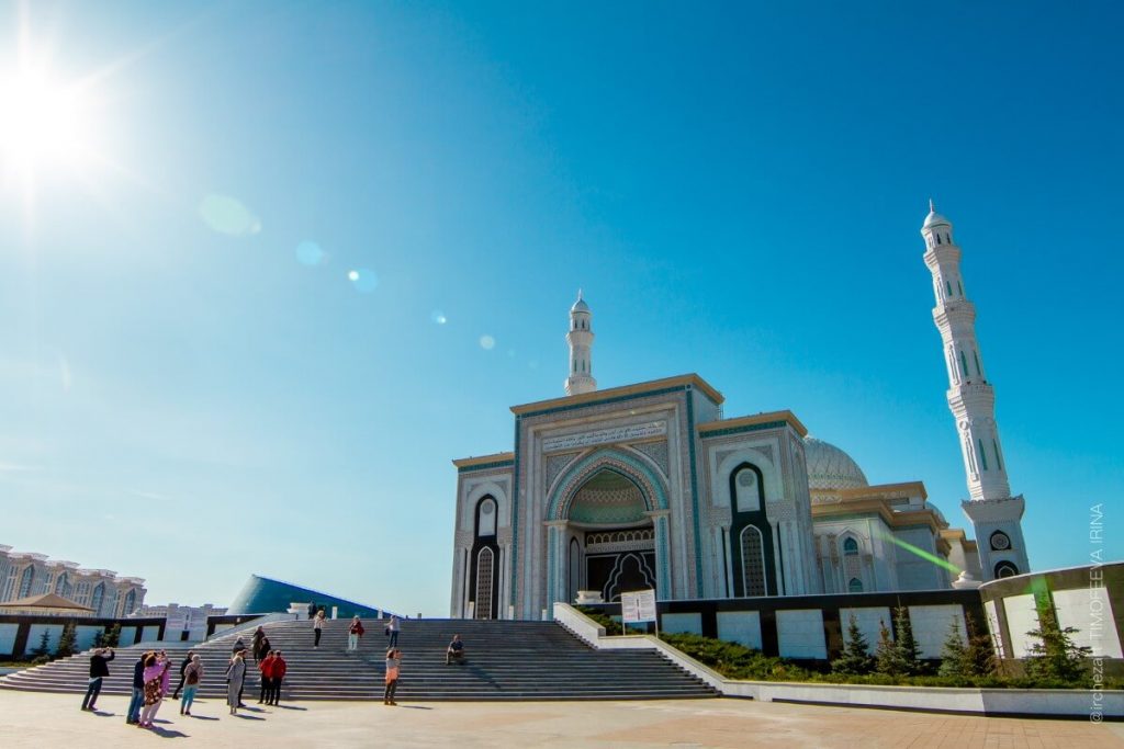 Kazachstan – poradnik praktyczny. Dokumenty, zdrowie, kultura, ciekawostki, atrakcje