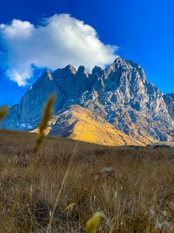 Dolina Sno Masyw Chaukhi Wysoki Kaukaz