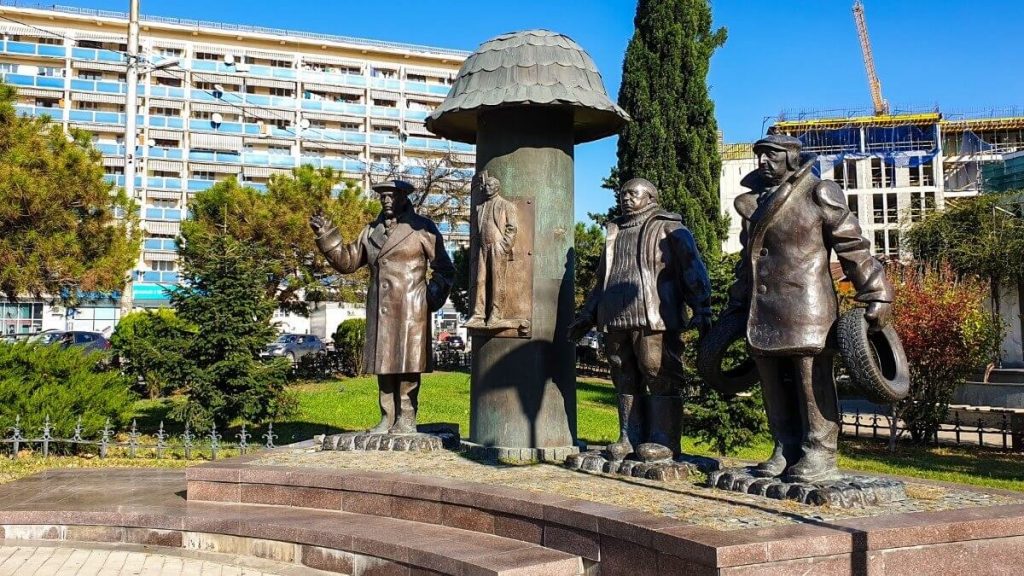 Pomniki Tbilisi Gruzja zakleta w rzezbach